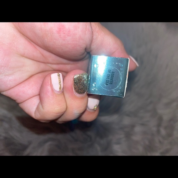 MAC COSMETICS LIPSTICK IN LOVE GODDESS - Picture 2 of 3